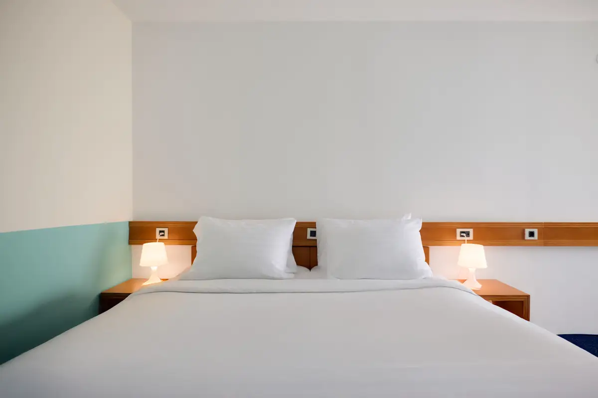 Standard double or twin room with sea view and balcony-Hotel Selce (13)