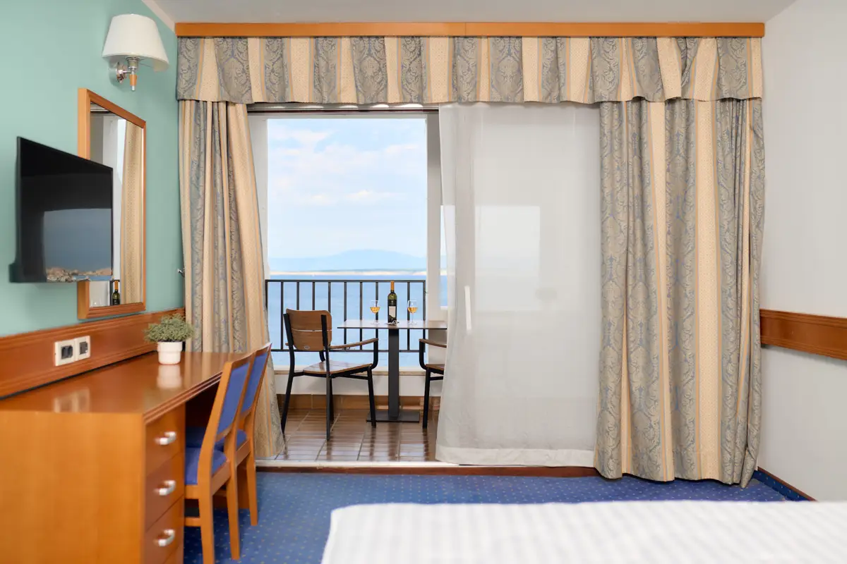 Standard double or twin room with sea view and balcony-Hotel Selce (26)